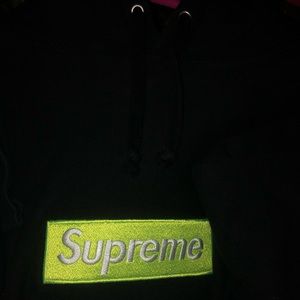 Supreme box logo
